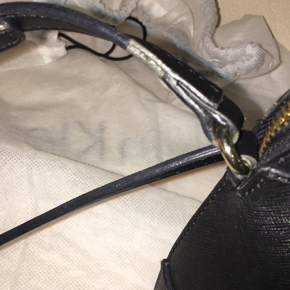 Calvin Klein Black Leather Crossbody bag. - Picture 7 of 8